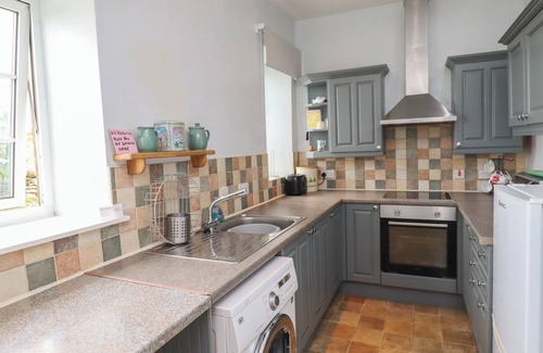 Bamburgh Cottage | Pet-Friendly NO2 Budle Bay Cottage with Cozy Open Fire