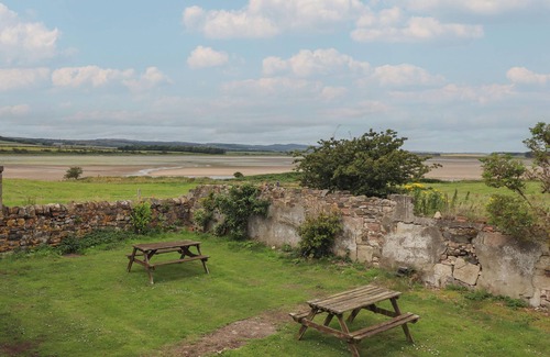 Bamburgh Cottage | Pet-Friendly NO2 Budle Bay Cottage with Cozy Open Fire