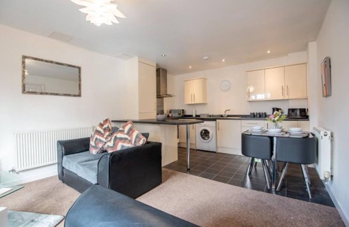 Mansfield Apartment | Unforgettable Stays at No2 with Breakfast & Family Options