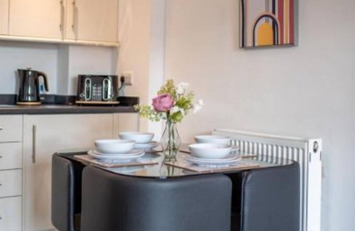 Mansfield Apartment | Unforgettable Stays at No2 with Breakfast & Family Options