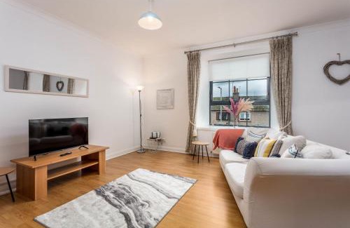 Kilmarnock Apartment | Comfortable Stay at No27 The Barclay - Donnini Apartments