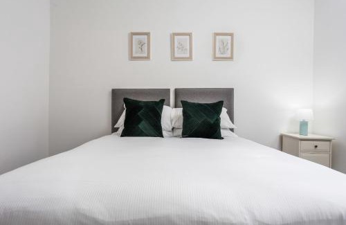 Kilmarnock Apartment | Comfortable Stay at No27 The Barclay - Donnini Apartments