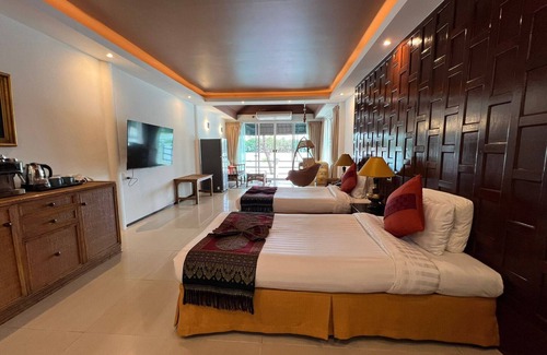 Bang Khla House | No6 Double Suite, Rainbow Arokaya Welness Resort