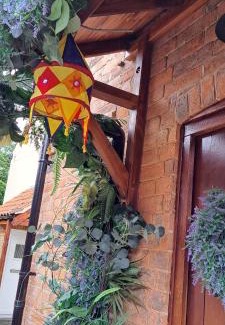 Edwinstowe Apartment | Guest Rated 9.6/10 at No6 High Street: Family-Friendly Stay