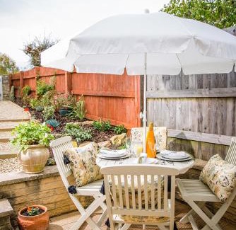 Winchcombe House | Explore No61 Winchcombe: 4-Star Family-Friendly Retreat