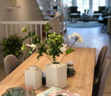 Dordrecht Apartment | Chic Design Apartment in Historic Dordrecht - 9/10 Rated!