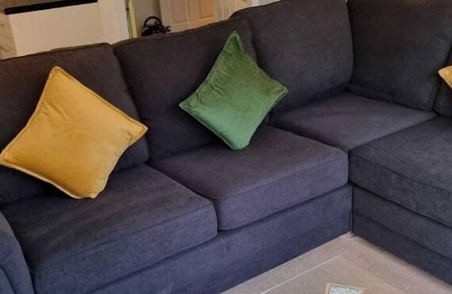 Mansfield Apartment | Discover No7: Family-Friendly Stay with Breakfast Included