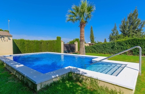 Marchena Villa | Relax at Noa de Marchena with Spa, Pool, and Breakfast