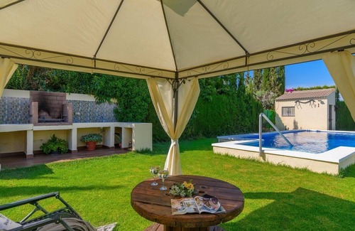 Marchena Villa | Relax at Noa de Marchena with Spa, Pool, and Breakfast