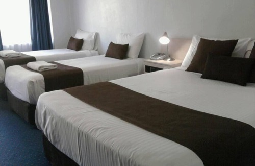 Muswellbrook Hotel | Eco-Friendly Stay at Noah's Mid City Motor Inn with Pool