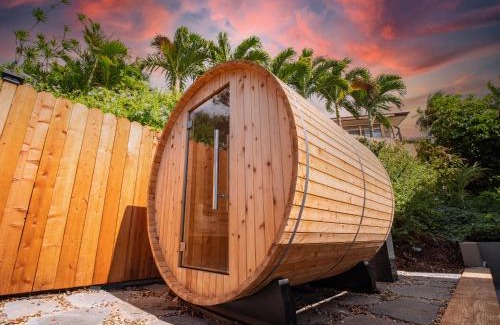 Kaanapali Bed & Breakfast | Relax at Noah's Hideaway B&B with Oceanfront and Spa