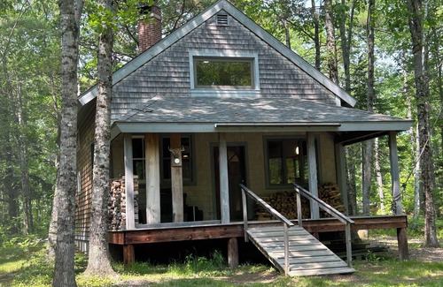 Wiscasset Cabin | Inviting Oak Hill Homestead: Family-Friendly with Kitchen
