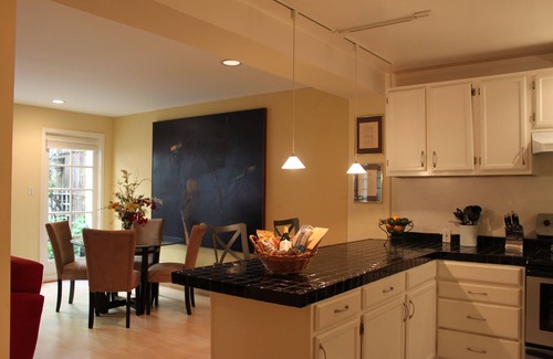 Lower Nob Hill Condo | Stunning Nob Hill Garden Studio with Kitchen & 9.8 Rating