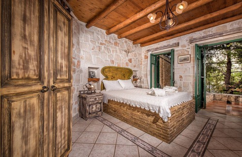 Korithi Bed & Breakfast | Relax at Nobelos Seaside Lodge with Ocean Views & Breakfast