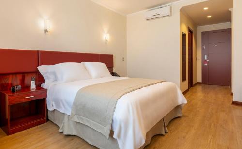 Las Rejas Hotel | Comfortable Stay at Best Western Estacion Central - 4 Stars