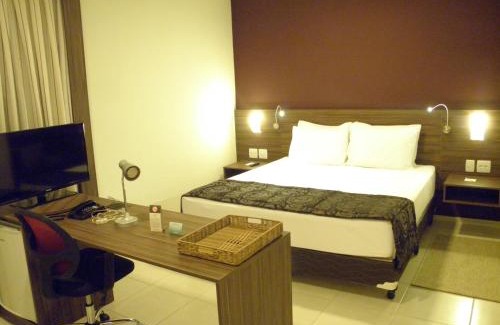 Sao Joao de Meriti Hotel | Pet-Friendly Nobile Inn Dutra with Pool and Hot Tub