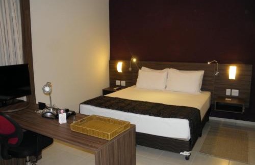 Sao Joao de Meriti Hotel | Pet-Friendly Nobile Inn Dutra with Pool and Hot Tub