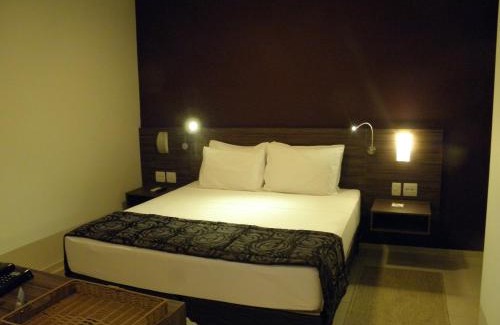 Sao Joao de Meriti Hotel | Pet-Friendly Nobile Inn Dutra with Pool and Hot Tub