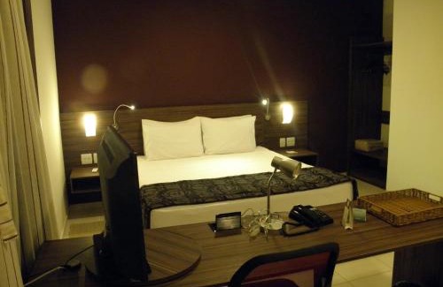Sao Joao de Meriti Hotel | Pet-Friendly Nobile Inn Dutra with Pool and Hot Tub