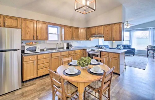 Noblesville House | Noble Loft - Walk to downtown/close to the river!