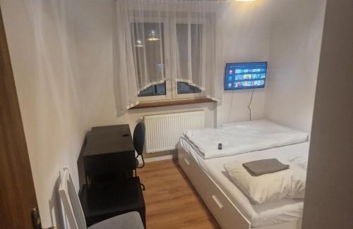 gmina Wisznia Mała House | Budget-Friendly Noclegi Budomas with Free Netflix & Parking