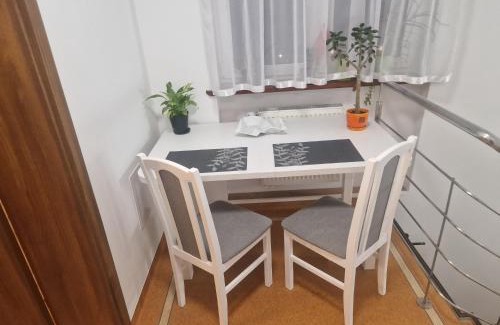 gmina Wisznia Mała House | Budget-Friendly Noclegi Budomas with Free Netflix & Parking