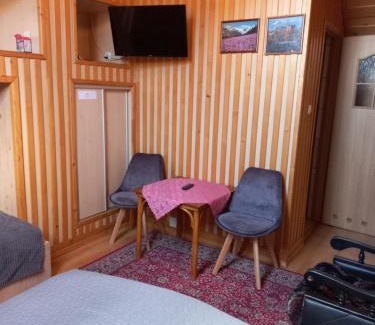Maniowy House | Cozy Noclegi u Zosi: Family-Friendly Stay with Breakfast