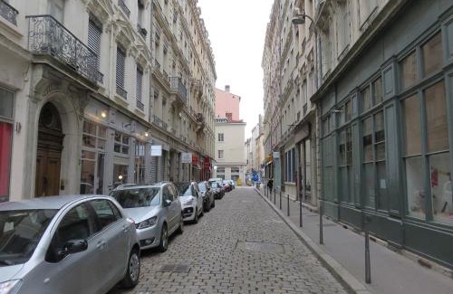 Carnot - Gailleton Apartment | Discover NOCNOC - Le Bohème: Family-Friendly Retreat