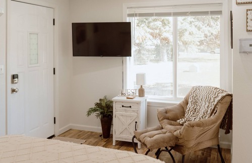 North Platte House | Noelle's Nest Close to Everything! Pet Friendly!