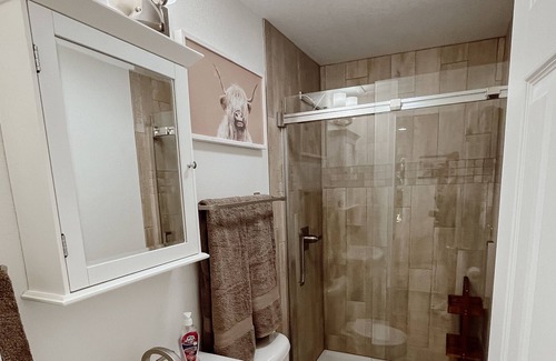 North Platte House | Noelle's Nest Close to Everything! Pet Friendly!