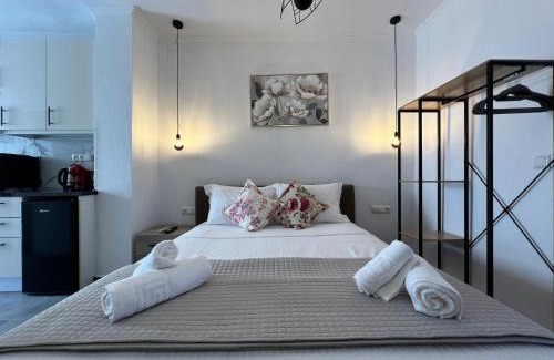 Prinos Apartment | Top-Rated Child Friendly Escape at Noemi Studio