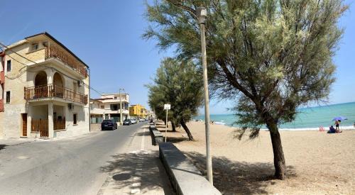 Agnone House | Cozy Oceanfront Retreat at Noemi with Breakfast Included
