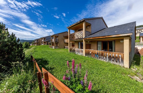 Les Angles House | Welcoming Noemys Le Clos des Fontaneilles: Pet-Friendly Escape