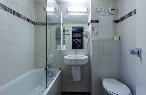 Bourg-les-Valence Hotel | Welcoming Noemys Valence nord: Family Friendly & Breakfast Included