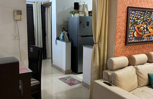 Sector 62 House | Family-Friendly Noida Apartment with Breakfast for 6 Guests