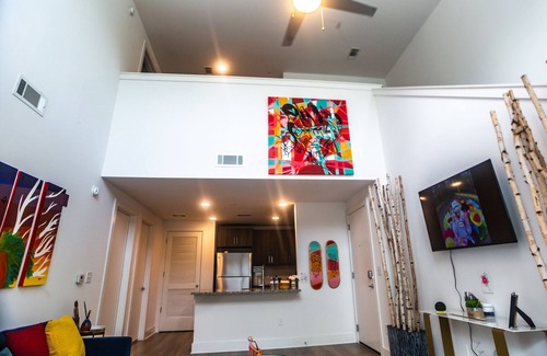 Chosewood Park Apartment | NOIR Loft: Downtown Access with Full Kitchen Amenities