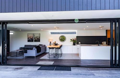 Wanaka House | Explore Noir North Retreat: 4-Star Stay with Hot Tub