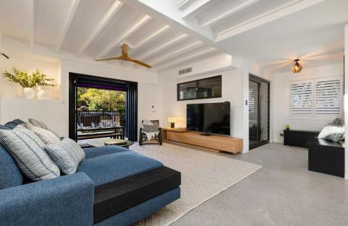 Belongil House | Noire at the Beach - Steps from Belongil Beach