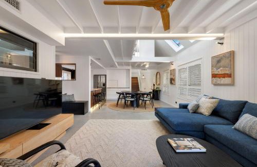 Belongil House | Noire at the Beach - Steps from Belongil Beach