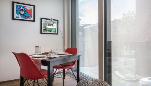 Carouge Apartment | Comfortable N20 Residence with Pet-Friendly Amenities