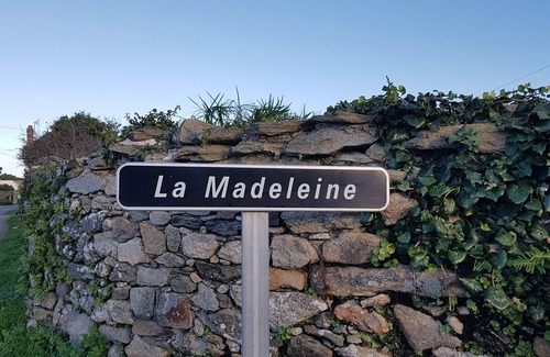Noirmoutier-en-l'Ile Villa | Family-Friendly Noirmoutier Retreat with Oceanfront Views