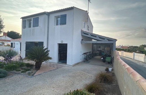 L'Epine Apartment | Family-Friendly Noirmoutier Gite with Garden Access
