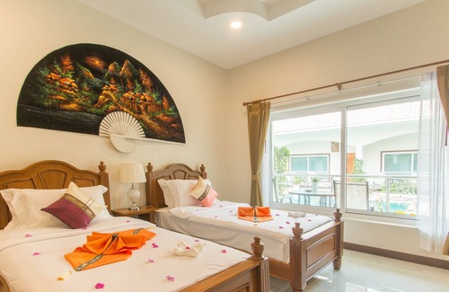Mueang Len Hotel | Top-Rated Nok Resort & Hotel: Enjoy Poolside Bliss