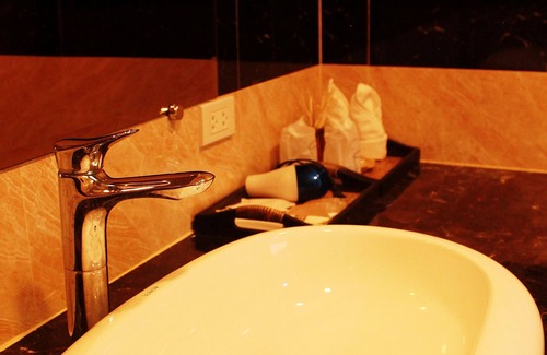 Mueang Len Hotel | Top-Rated Nok Resort & Hotel: Enjoy Poolside Bliss