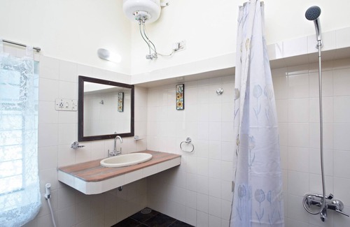Bani Park Hotel | Guest Rated 10/10: Nokha House with Family-Friendly Amenities
