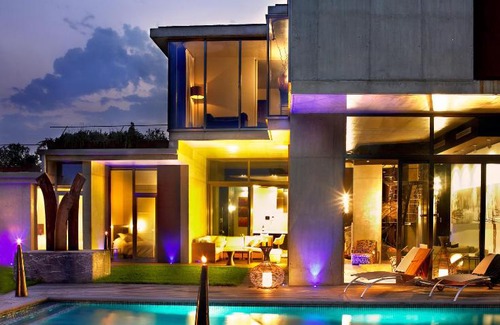 San Sebastian Villa | Discover Nola: 4-Star Retreat with Pool & Hot Tub