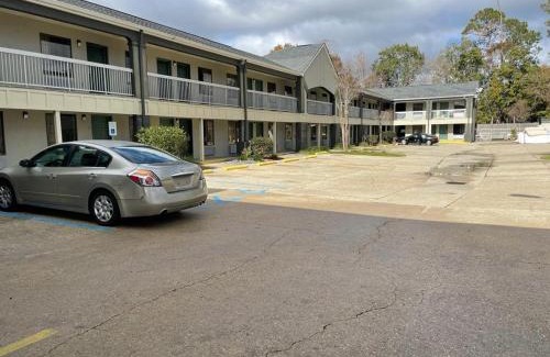Slidell Hotel | Budget-Friendly Nola Inn: Pet & Child Friendly Retreat