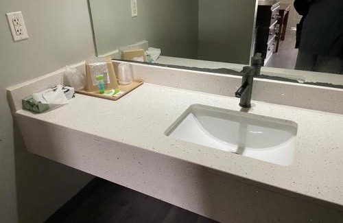 Slidell Hotel | Budget-Friendly Nola Inn: Pet & Child Friendly Retreat
