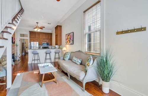 West Riverside House | Inviting Duplex in the Heart of NOLA with Yard & Breakfast