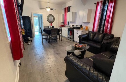 West Riverside House | NOLA Uptown Pearl - The Heartbeat of Uptown, The Soul of New Orleans